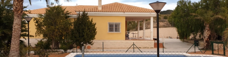 Vrijstaande villa in Petrer (Alicante) met zwembad
