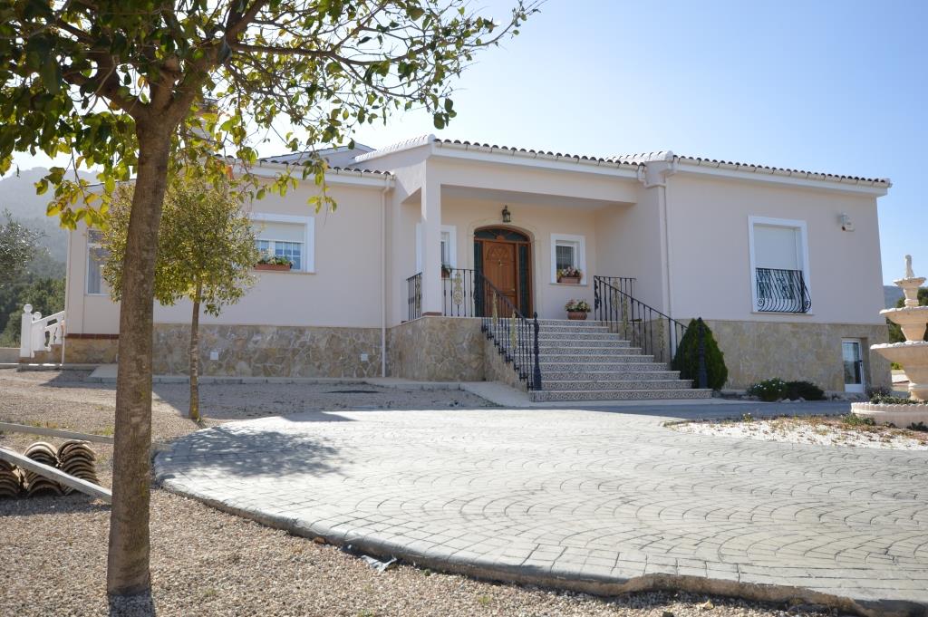 Rent - Villa - Alicante - Castalla