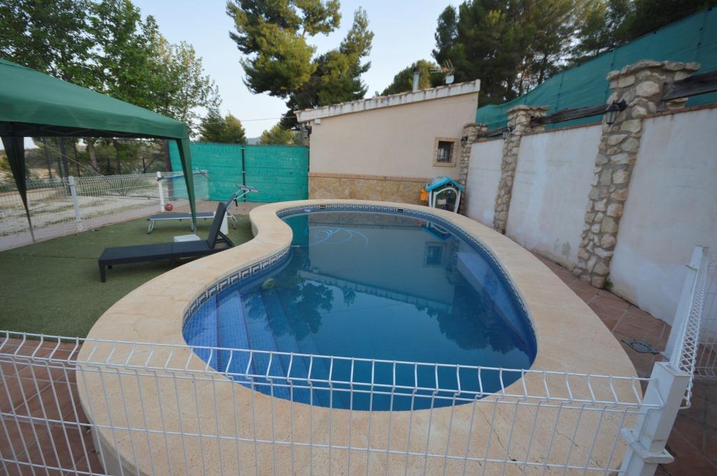 Rent - Villa - Alicante - Castalla