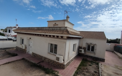 Villa - huur - Orihuela Costa - Dehesa de Campoamor