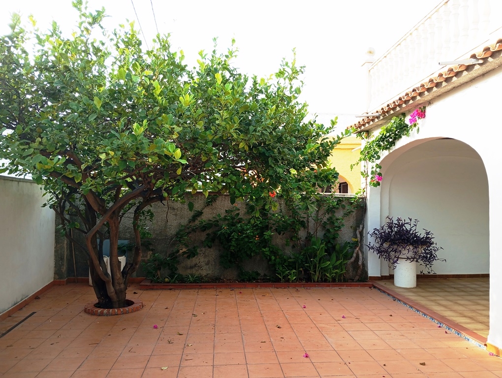 Na sprzedaż - Villa - Oliva