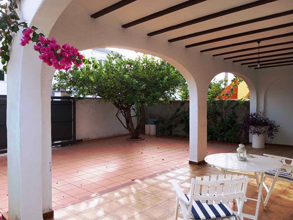 Na sprzedaż - Villa - Oliva